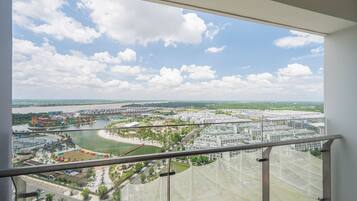 Deluxe Apartment, 3 Bedrooms, Balcony, Park View | Terrace/patio