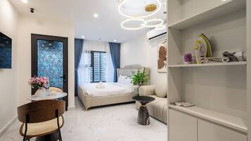 Deluxe Studio, 1 Katil Raja (King), Kitchen, City View | 2 bilik tidur, peralatan tempat tidur hipoalergenik, busa memori