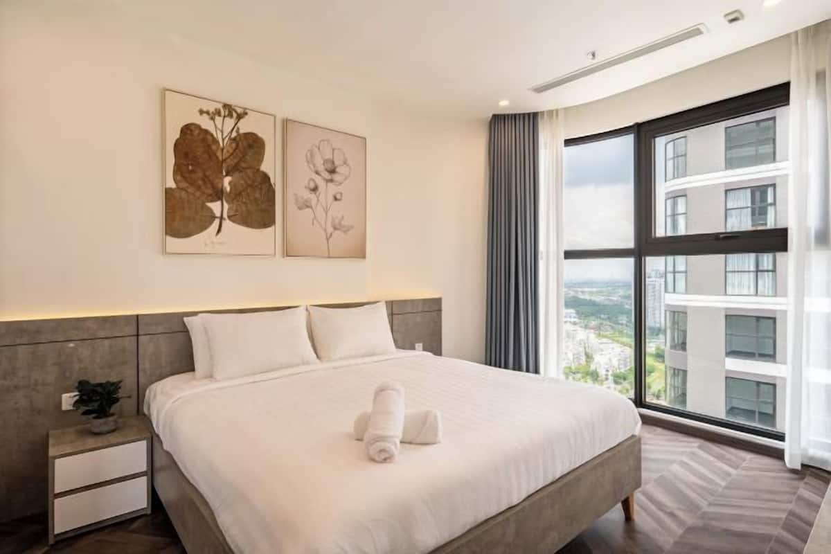 2 bedrooms, hypo-allergenic bedding, memory-foam beds