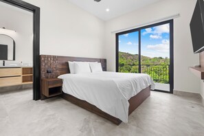 3 slaapkamers, een strijkplank/strijkijzer, gratis wifi, beddengoed