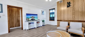 Whole House- 2mins to Spirit of Tasmania- 2 mins Northshore beach- Shore Getaway
