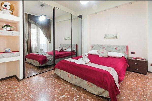 2 bedrooms, iron/ironing board, WiFi, bed sheets