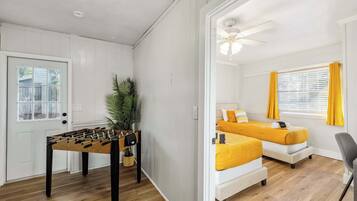 4 slaapkamers, een strijkplank/strijkijzer, wifi, beddengoed