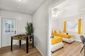 4 bedrooms, iron/ironing board, WiFi, bed sheets