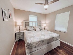 3 habitaciones, tabla de planchar con plancha, wifi y ropa de cama 