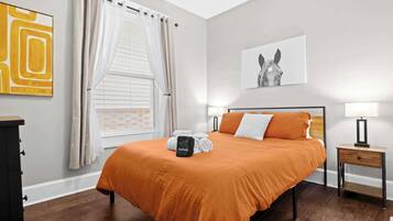 2 bedrooms, iron/ironing board, WiFi, bed sheets