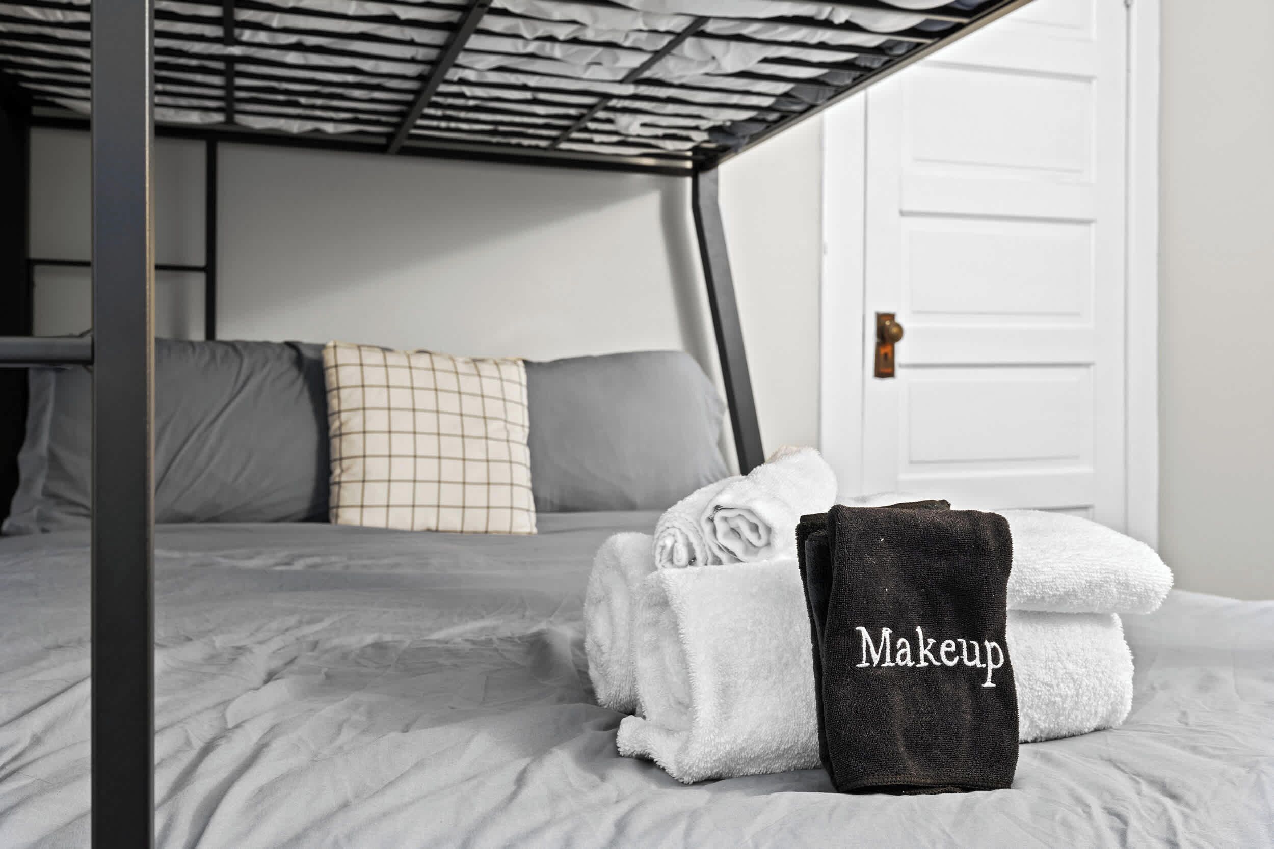 4 soverom, skrivebord, strykejern/-brett og wi-fi