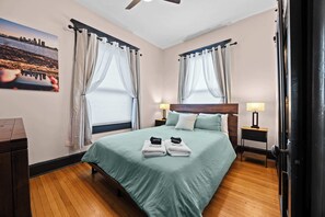 4 soverom, skrivebord, strykejern/-brett og wi-fi