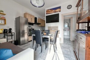 Fridge, microwave, oven, stovetop - The Red House - Verona Holiday & Business (Verona)