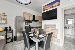 Frigorífic, microones, forn i placa de cuina 