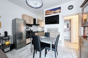 Fridge, microwave, oven, stovetop - The Red House - Verona Holiday & Business (Verona)