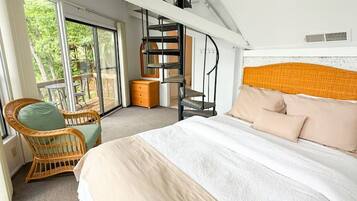 2 bedrooms, desk, iron/ironing board, travel cot