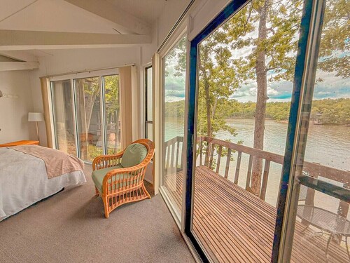 Hideaway in the Trees-#30-Lakefront/2BD/3BA/Pools/Grill/Dock/Firepit-4PP