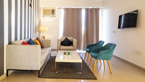 Studio, City View | Living area - Housr Sector 69 Gurgaon Near Sohna Road (Gurugram)