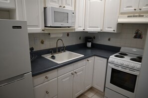 Fridge, microwave, oven, coffee/tea maker