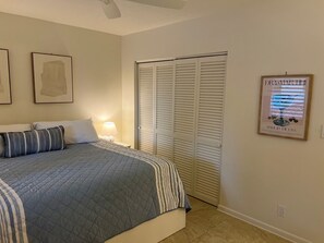 1 bedroom, iron/ironing board, free WiFi, bed sheets - Cozy and Well Appointed One Bedroom Condo in Popular Island Complex (Marco Island)