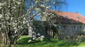 A house with a red-tiled roof, a small garden, and a tree in bloom. - "Villa l'Amboise" charm and comfort**** in Baie de Somme for 10 people (PENDÉ)