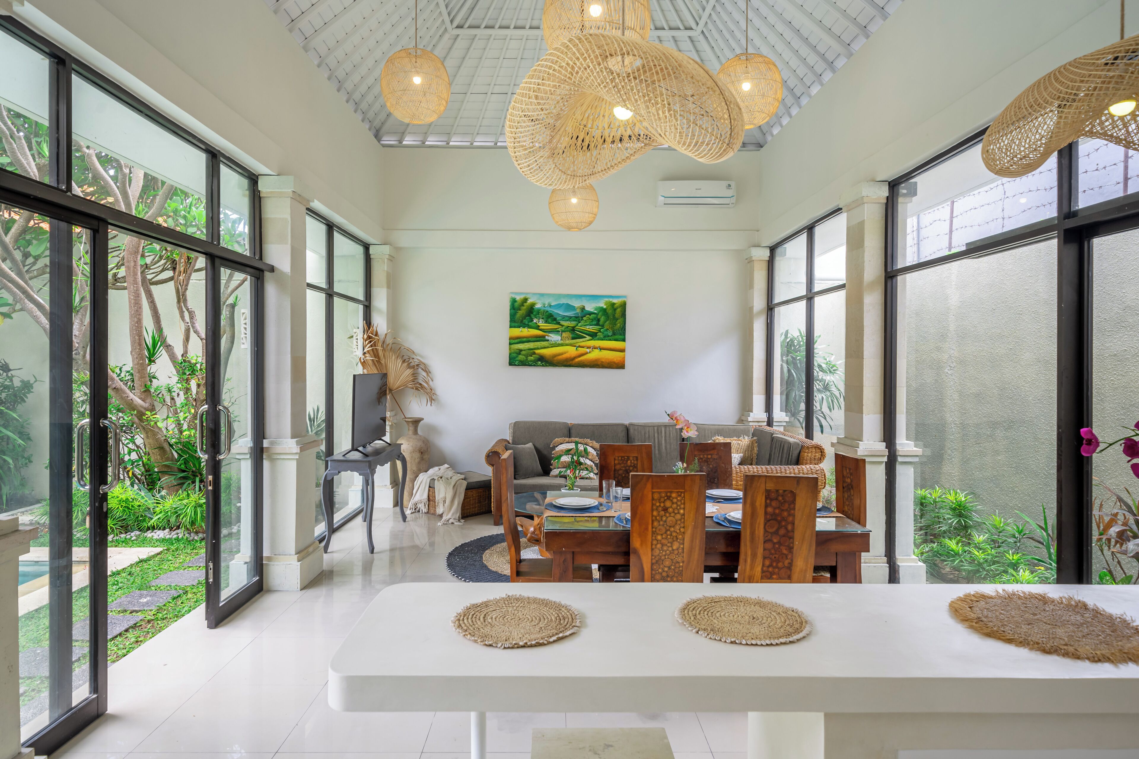 55-inch Smart TV with digital channels, Netflix, streaming services