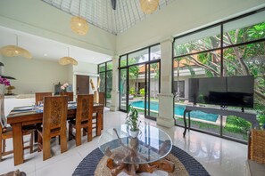 สมาร์ททีวี 55 นิ้ว พร้อมช่องดิจิตอล, Netflix, บริการสตรีมมิ่ง