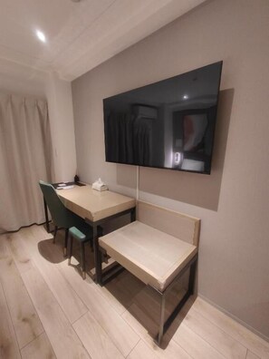 Soundproofing, iron/ironing board, free WiFi, bed sheets