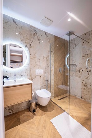 Double Room, Balcony, City View | Hypo-allergenic bedding, free WiFi, bed sheets - Hotel Parid (Ksamil)