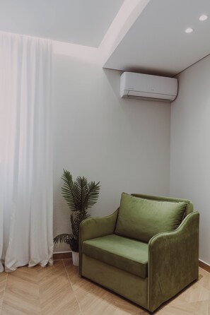 Hypo-allergenic bedding, free WiFi, bed sheets