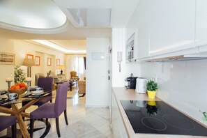 Apartamento família | Ferros/tábuas de passar roupa, Wi-Fi de cortesia