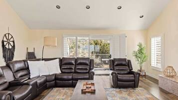 TV, fireplace, offices