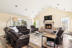 TV, fireplace, offices