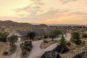 المنشأة من الخارج