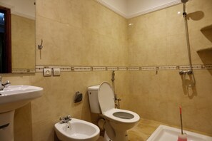A bathroom with a toilet, bidet, sink, and shower. - Les Terrasses Des Jardins  (Saâda)