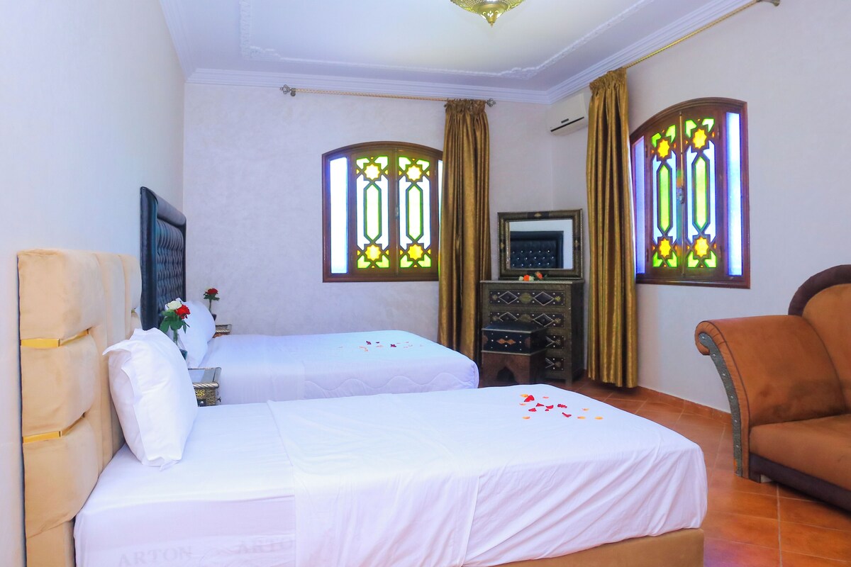Room | Free WiFi