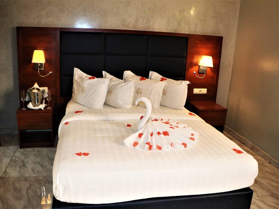 Dobbeltrom â comfort | Safe pĂ„ rommet, skrivebord, skrivebord for bĂŠrbar PC og lydisolert