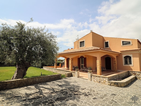 Radici Sicilian Holiday Home - A An Oasis Of Relaxation In The Heart Of Sicily - Avola