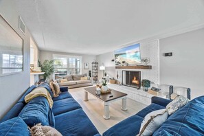 TV, fireplace, offices