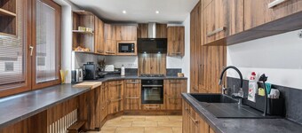 Wonderful private villa for 22 guests with WIFI, TV, terrace and pets allowed