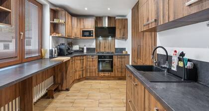 Wonderful private villa for 22 guests with WIFI, TV, terrace and pets allowed