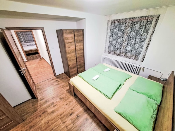 7 habitaciones y wifi gratis