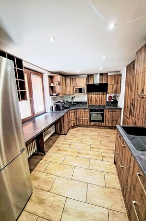 Microwave, dishwasher
