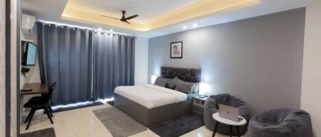 Studio, City View | In-room safe, desk, laptop workspace, blackout curtains