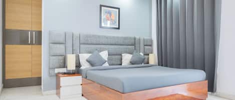 Studio, City View | In-room safe, desk, laptop workspace, blackout drapes