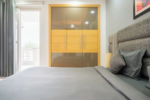 Studio, City View | In-room safe, desk, laptop workspace, blackout drapes - Housr 3 BHK Apartment Sector 45 Gurgaon (Gurugram)