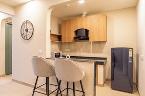 Studio, City View | Private kitchenette | Fridge, microwave, oven, dishwasher