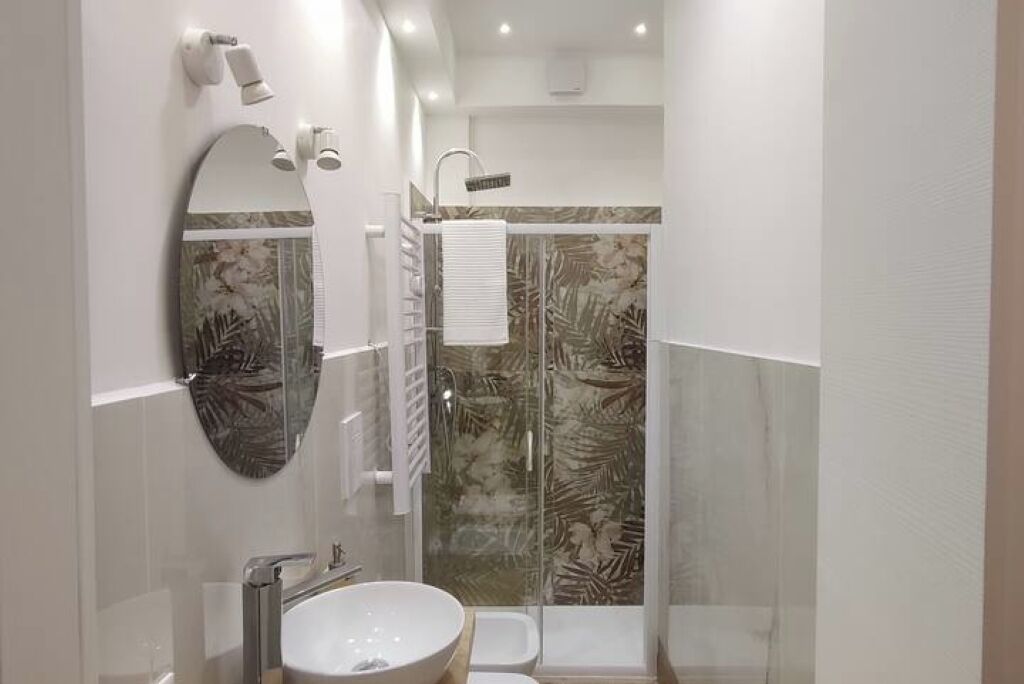 Dusche, Haartrockner, Bidet, Handtücher