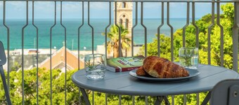 Jaffa Beachfront Studio by Sea N' Rent