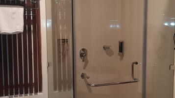 Deluxe Double Room | Bathroom