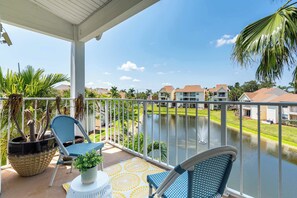 Property grounds - 2BR Beach Getaway - Pool, Gym, Near Space Coast (Indialantic)