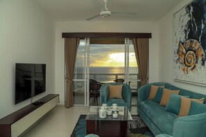 Smart TV - Lagora Oceanfront Residences Beachfront Apartment Near Colombo Infinity Pool (Uswetakeiyawa)