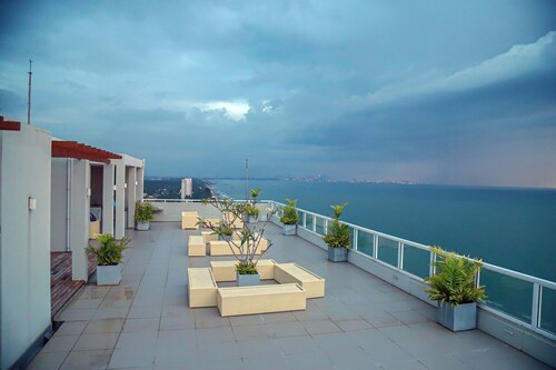 Lagora Oceanfront Residences Beachfront Apartment Near Colombo Infinity Pool