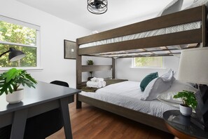 2 bedrooms, desk, iron/ironing board, WiFi